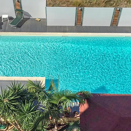 Stunning In With Outdoor Swimming Pool, Wifi And 1 Bedrooms *