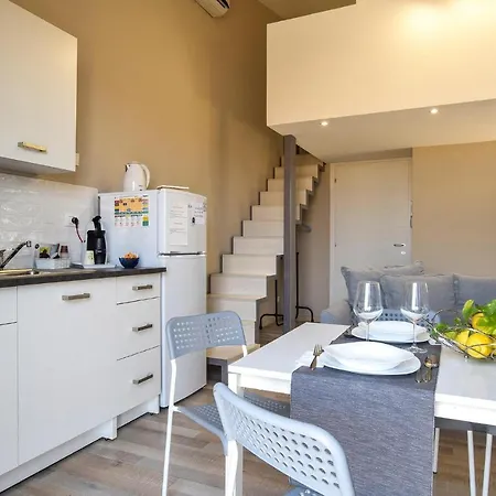 アパート Stunning In With Outdoor Swimming Pool, Wifi And 1 Bedrooms テルミニ・イメレーゼ