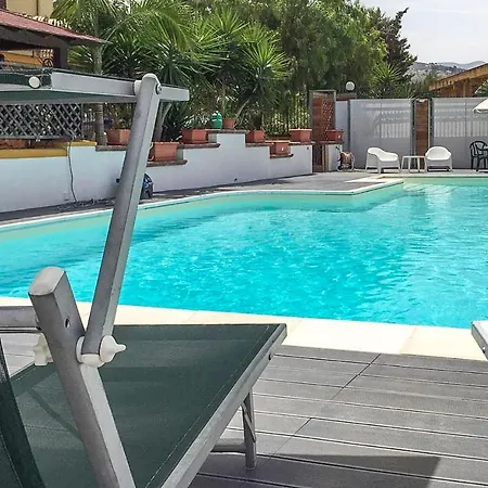アパート Stunning In With Outdoor Swimming Pool, Wifi And 1 Bedrooms