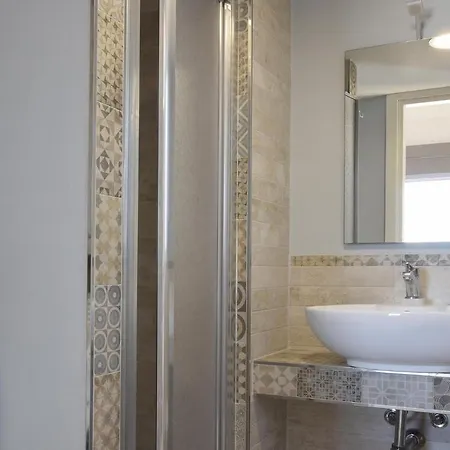 アパート Stunning In With Outdoor Swimming Pool, Wifi And 1 Bedrooms テルミニ・イメレーゼ