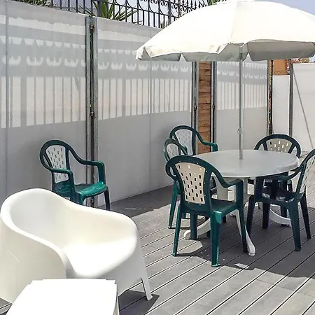 Stunning In With Outdoor Swimming Pool, Wifi And 1 Bedrooms アパート