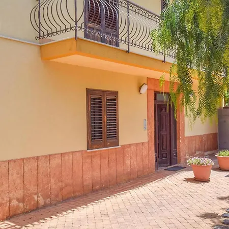 Stunning In With Outdoor Swimming Pool, Wifi And 1 Bedrooms